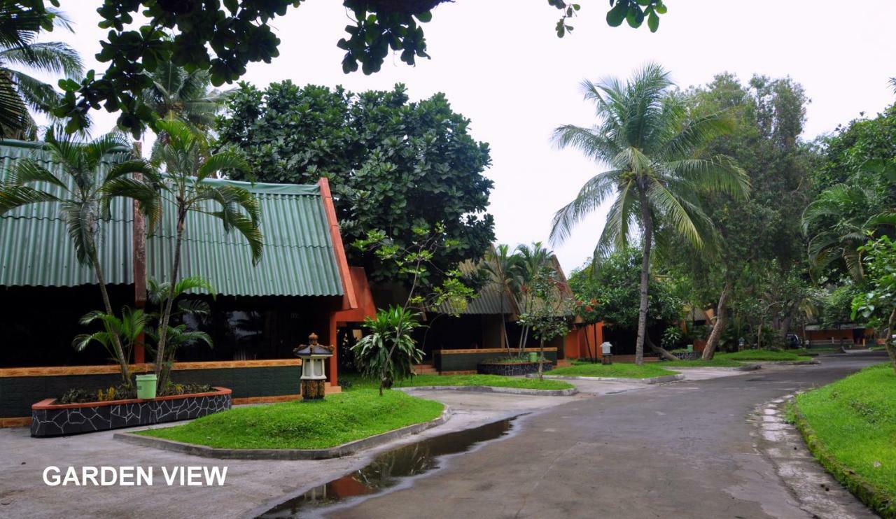 Hôtel Manyar Garden à Banyuwangi  Extérieur photo